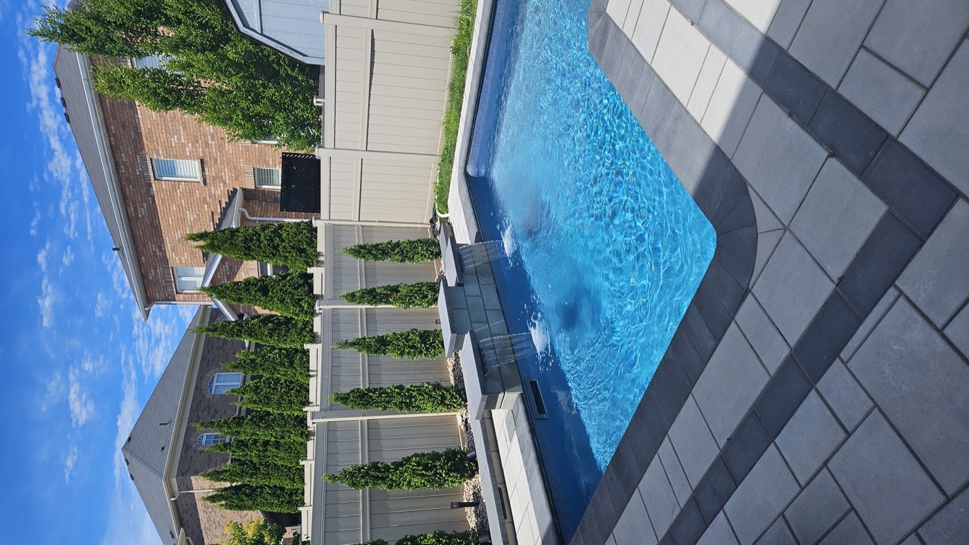 Pool & Water Feature